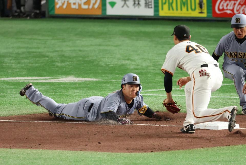 　３回、前川の二塁打で本塁突入を諦め、帰塁する大山（撮影・金田祐二）