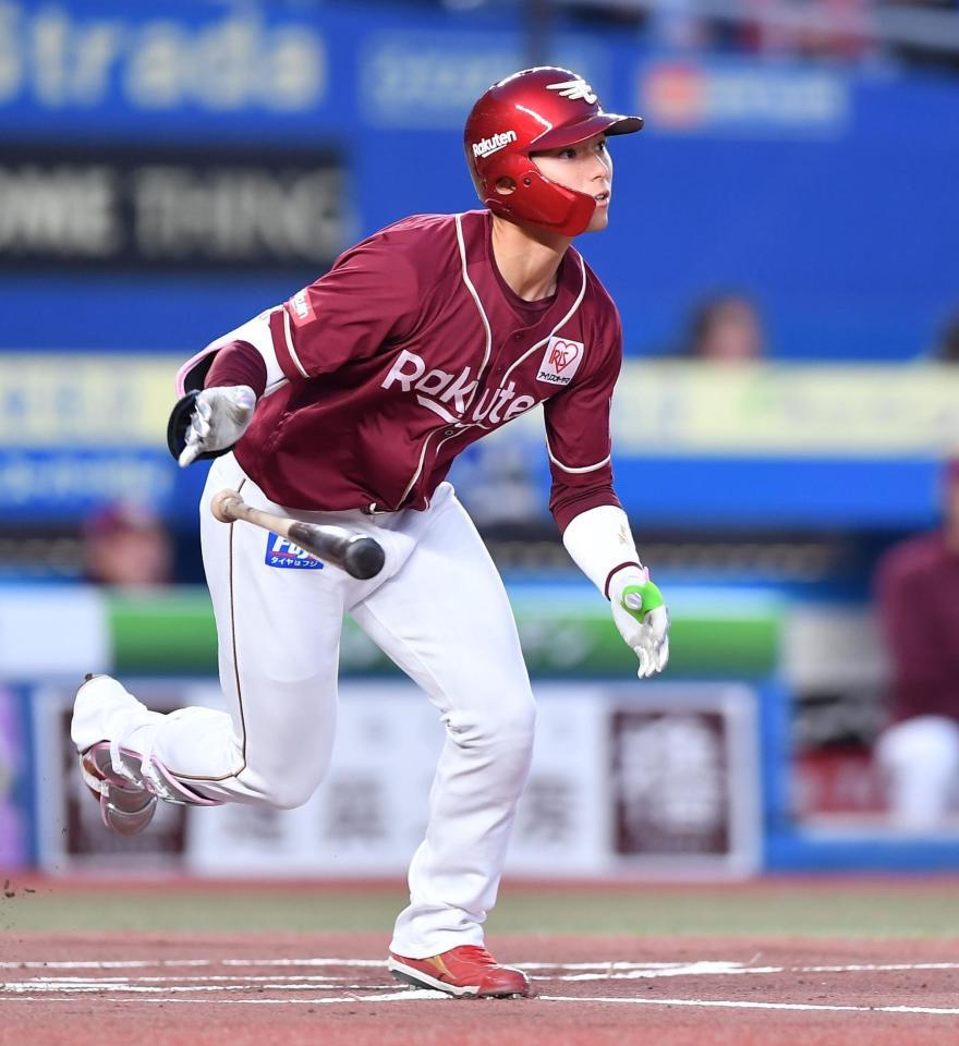 　１回、右前打を放つ宗山（撮影・開出牧）