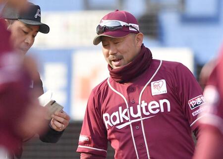 ８回、投手交代を告げる三木監督（撮影・開出牧）