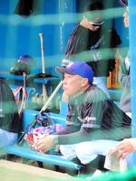 長男・向輝が所属する東大とのオープン戦に臨んだ日本製鉄かずさマジック・渡辺監督