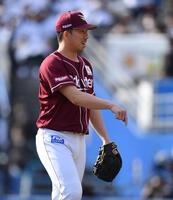 　５回から登板し１イニングを無失点に抑えた今野（撮影・開出牧）