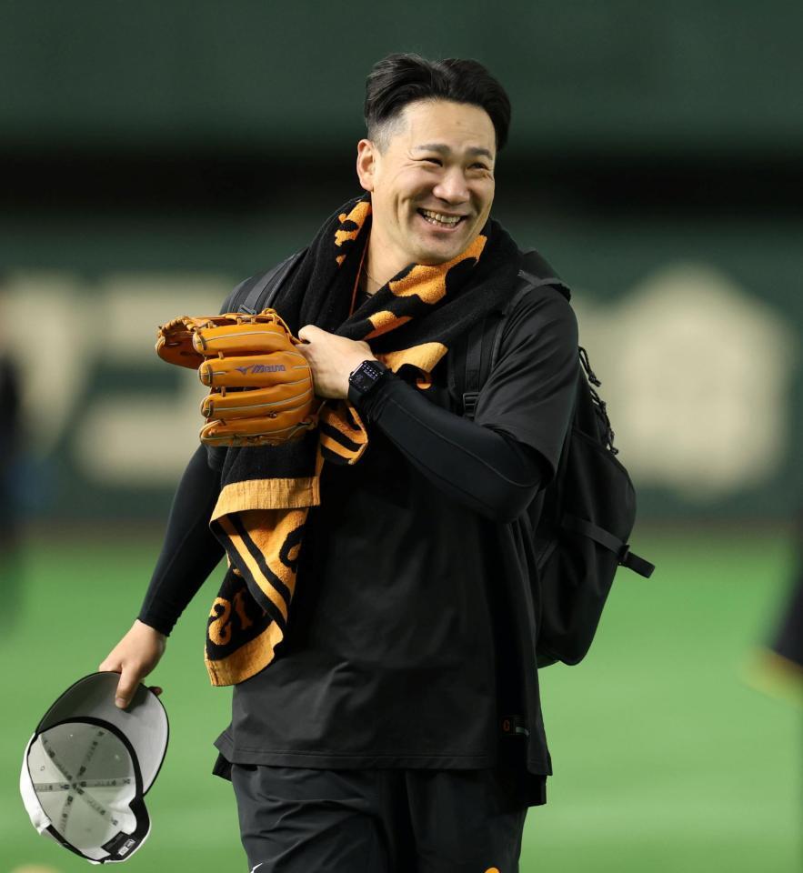 　練習を終え、笑顔を見せる田中将（撮影・中田匡峻）