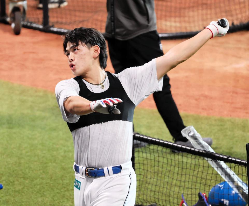　打撃練習をする野村（撮影・中島達哉）