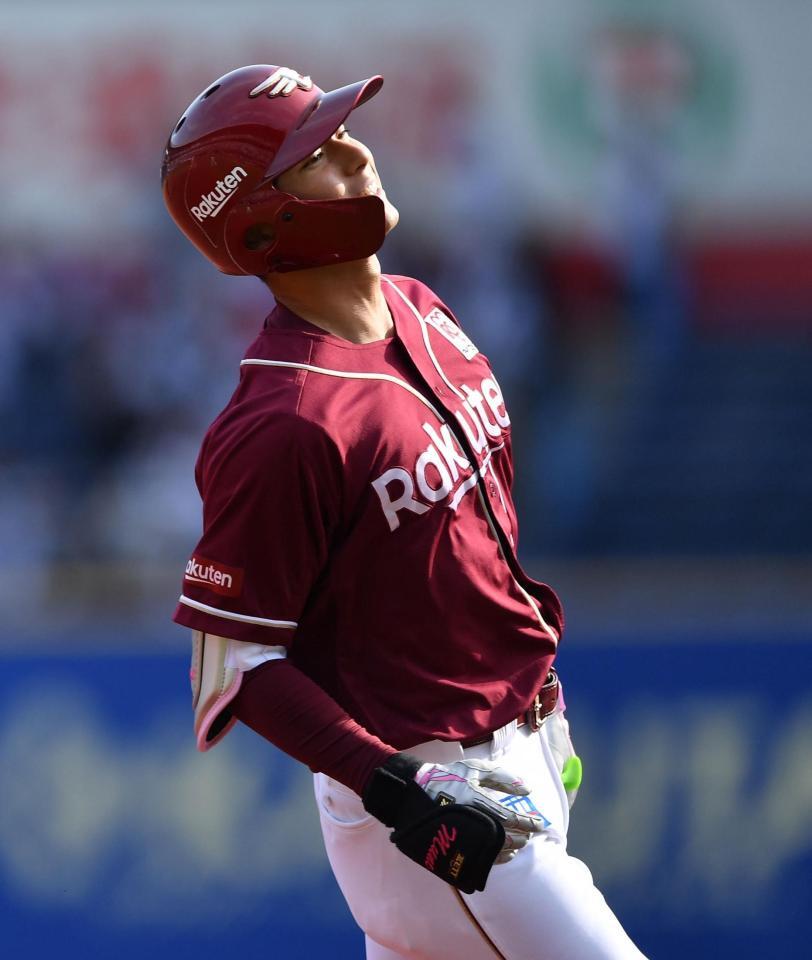 ５回、二ゴロ併殺に倒れ悔しさをにじませる宗山（撮影・開出牧）