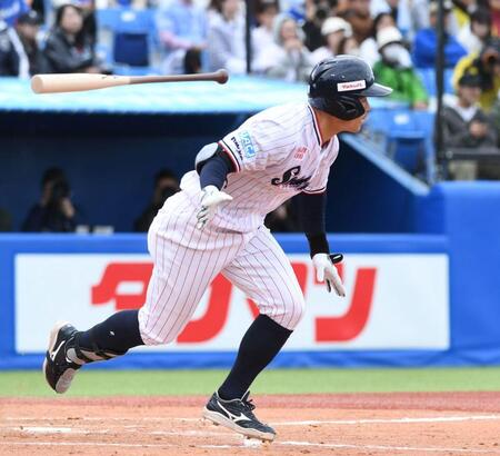 　２回、茂木は勝ち越しの中前適時打を放つ（撮影・佐藤厚）