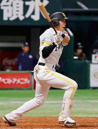 　５回、柳田が右前に適時打を放つ