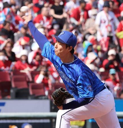 　２番手で登板し、力投する浜地（撮影・市尻達拡）