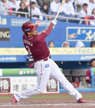 　９回、右前適時打を放つ浅村（撮影・開出牧）