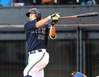 　２回、左前打を放つ杉本（撮影・中島達哉）