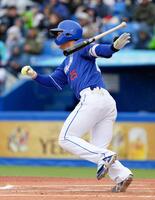 　１回、石川昂が中前に先制２点打を放つ