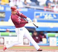 　１回、先制の左前適時打を放つ阿部（撮影・開出牧）