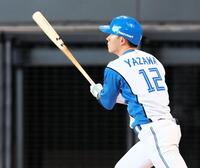 　１回、右越えに先制ソロを放つ矢沢（撮影・中島達哉）