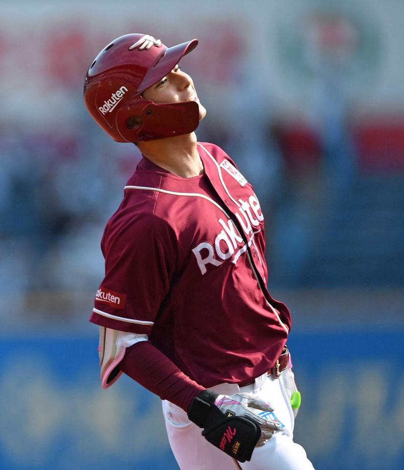 　５回、１死一塁で二ゴロ併殺に倒れ悔しさをにじませる宗山