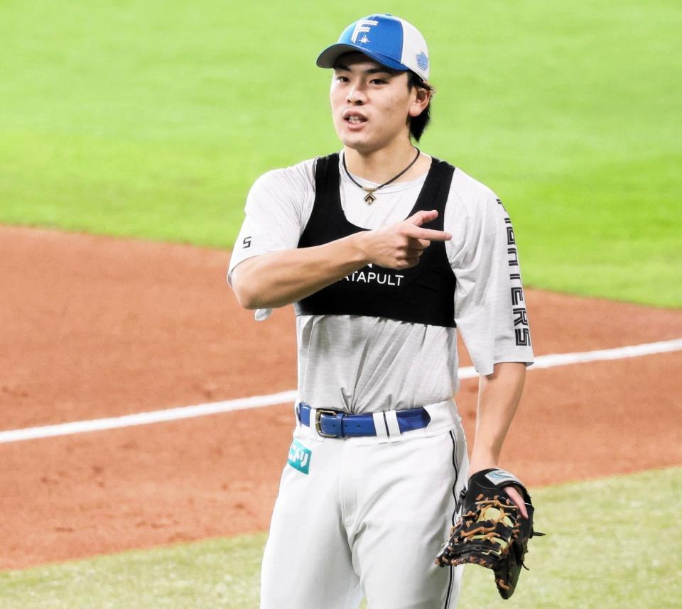 　キャッチボールで調整する野村（撮影・中島達哉）