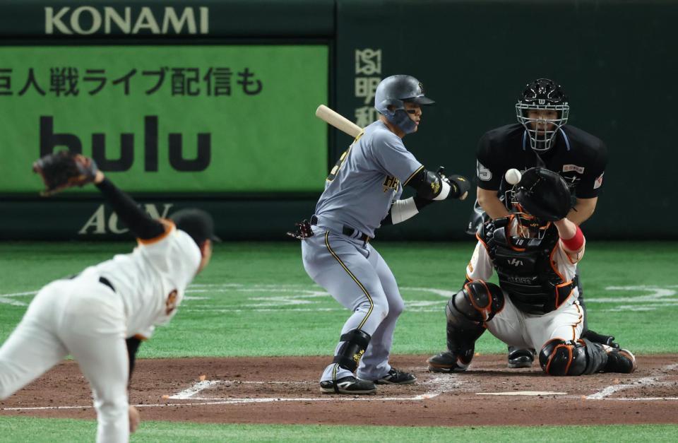 　４回、押し出し四球を選ぶ前川（撮影・金田祐二）