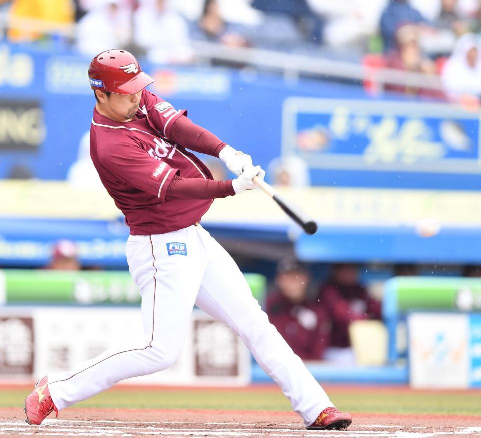 　１回、先制の左前適時打を放つ阿部（撮影・開出牧）