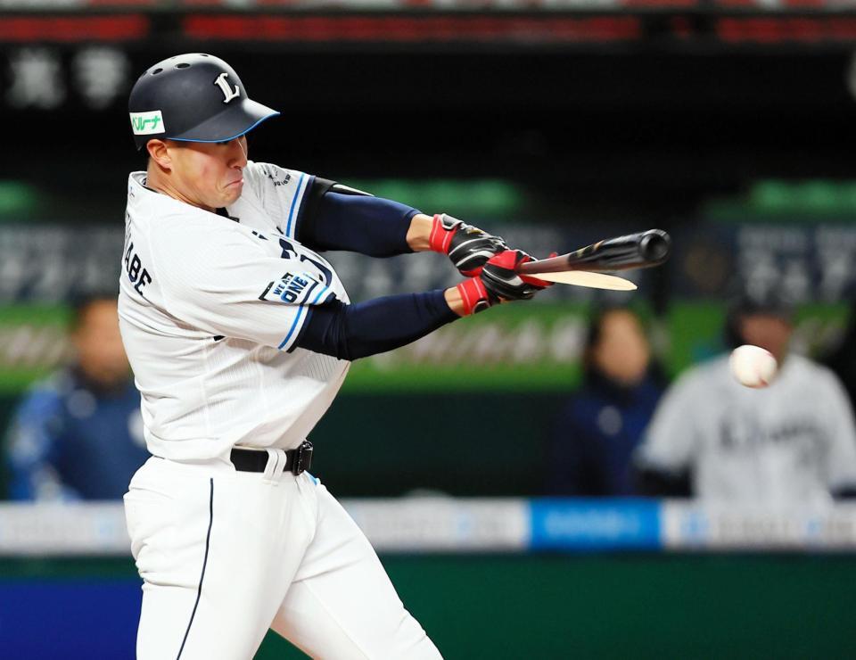 　日本ハム戦で同点適時打を放つ渡部聖＝３月２９日