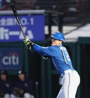 　９回、勝ち越し２点適時二塁打を放つ清宮幸（撮影・金田祐二）