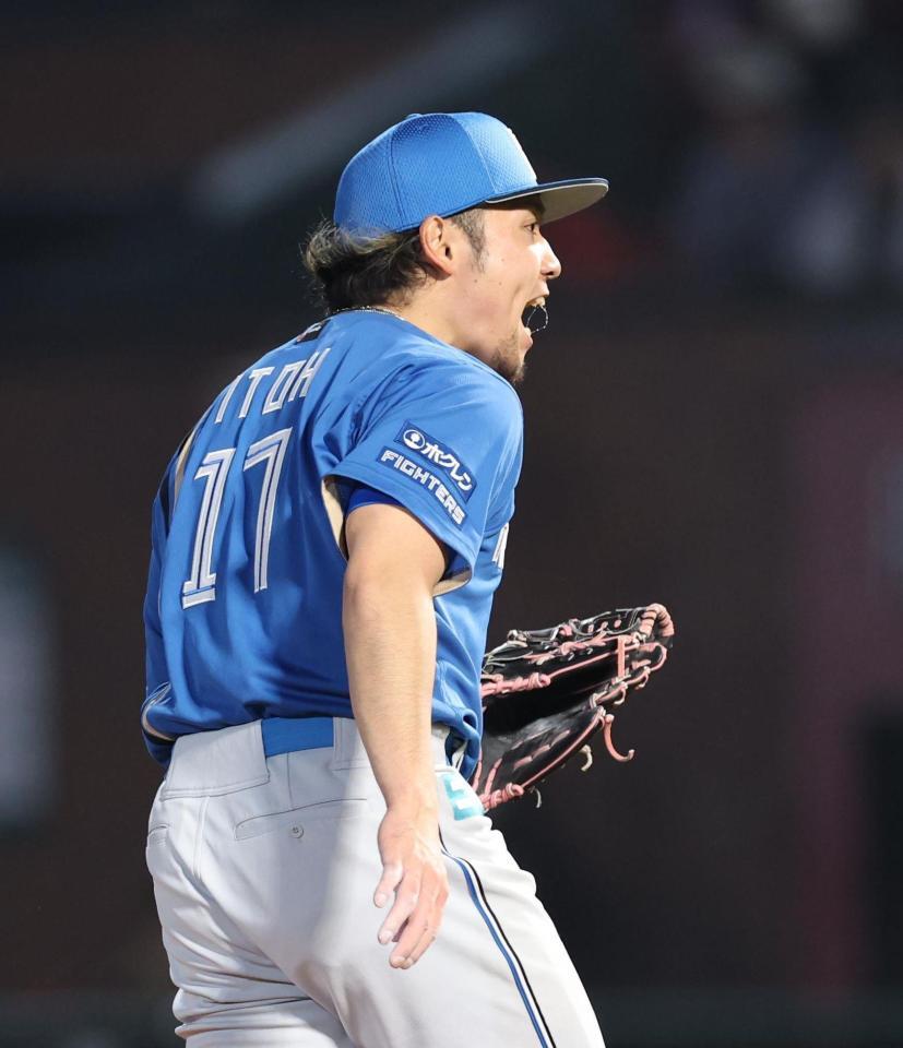 　８回、小深田を三振にしとめ吠える伊藤（撮影・金田祐二）