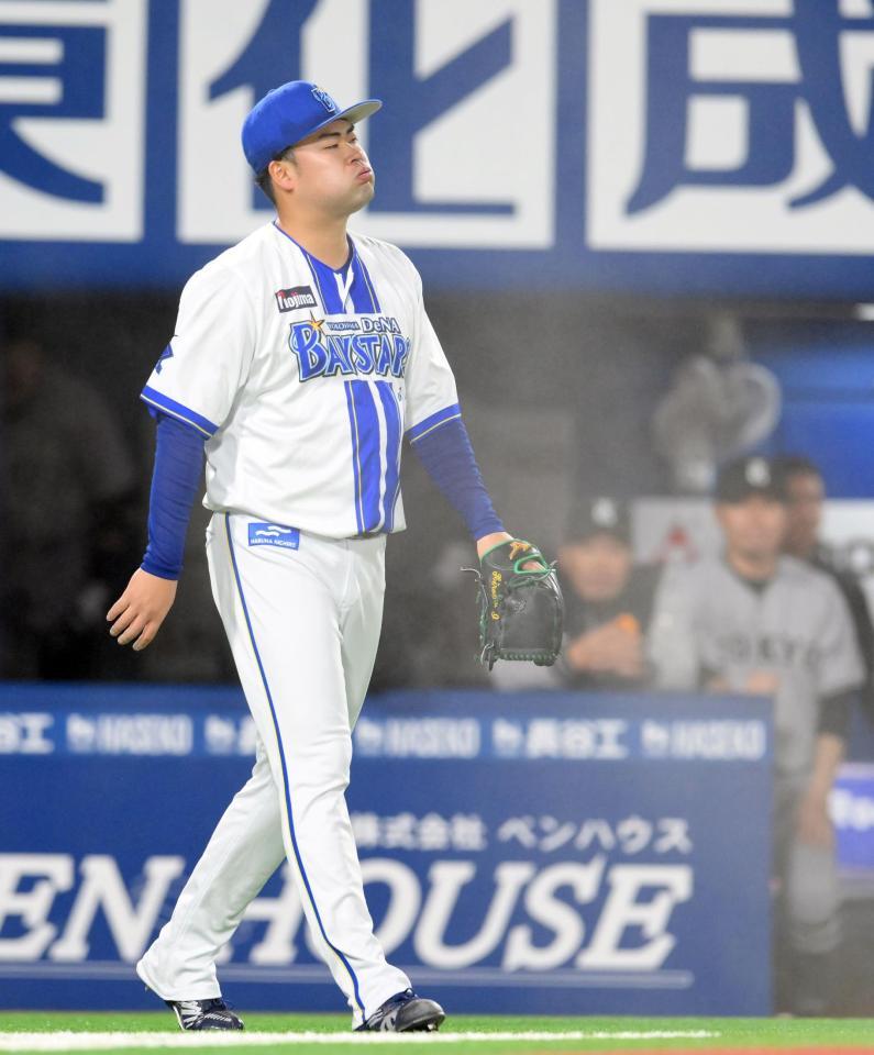 　８回、甲斐に同点適時打を浴びた伊勢（撮影・伊藤笙子）