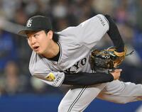 　力投する山崎（撮影・伊藤笙子）