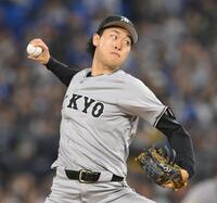 　力投する先発の山崎（撮影・伊藤笙子）