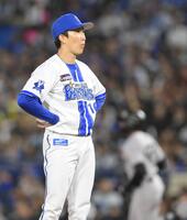 　４回、ヘルナンデスに二者連発となる左越えソロを浴びた大貫（撮影・伊藤笙子）