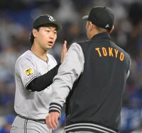 　８回無失点の好投で連敗ストップに貢献した山崎（撮影・伊藤笙子）