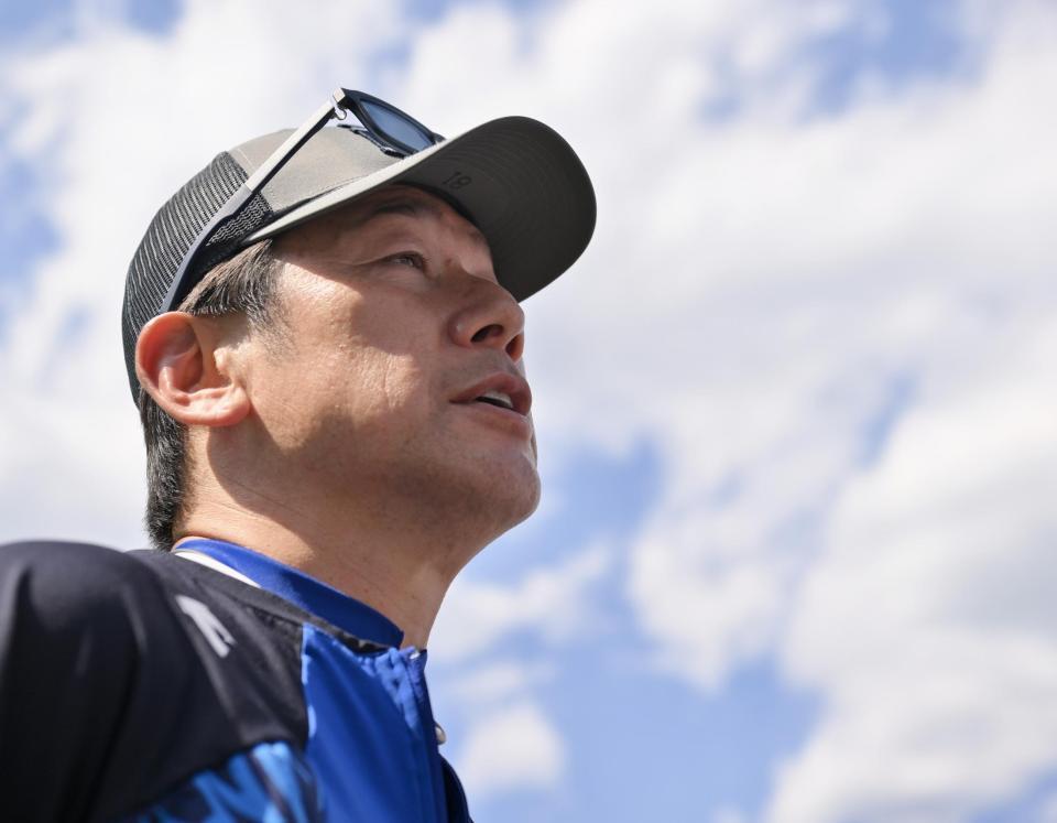 　試合前、ブランコ氏死去について触れる三浦監督（撮影・伊藤笙子）