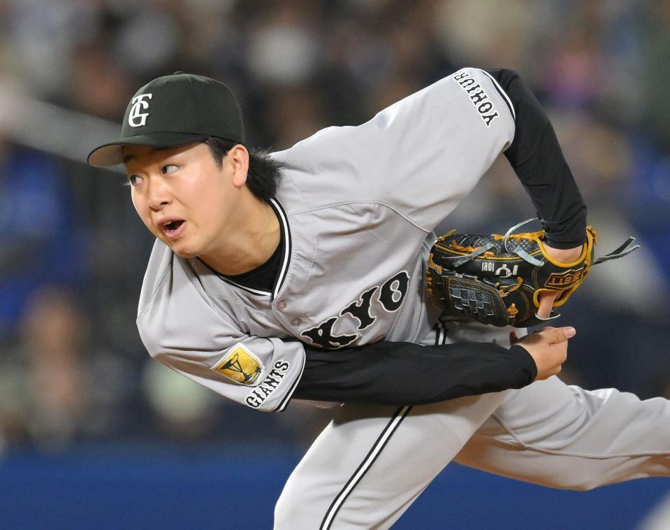 　力投する山崎（撮影・伊藤笙子）