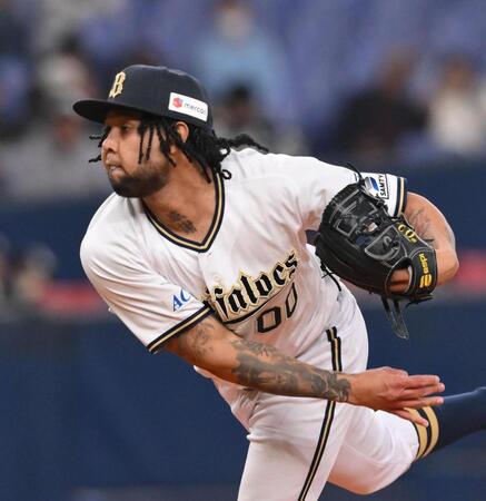 　力投する先発のエスピノーザ（撮影・西田忠信）