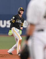 　１回、二盗を決める周東（撮影・西田忠信）