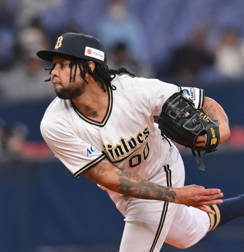 　力投する先発のエスピノーザ（撮影・西田忠信）