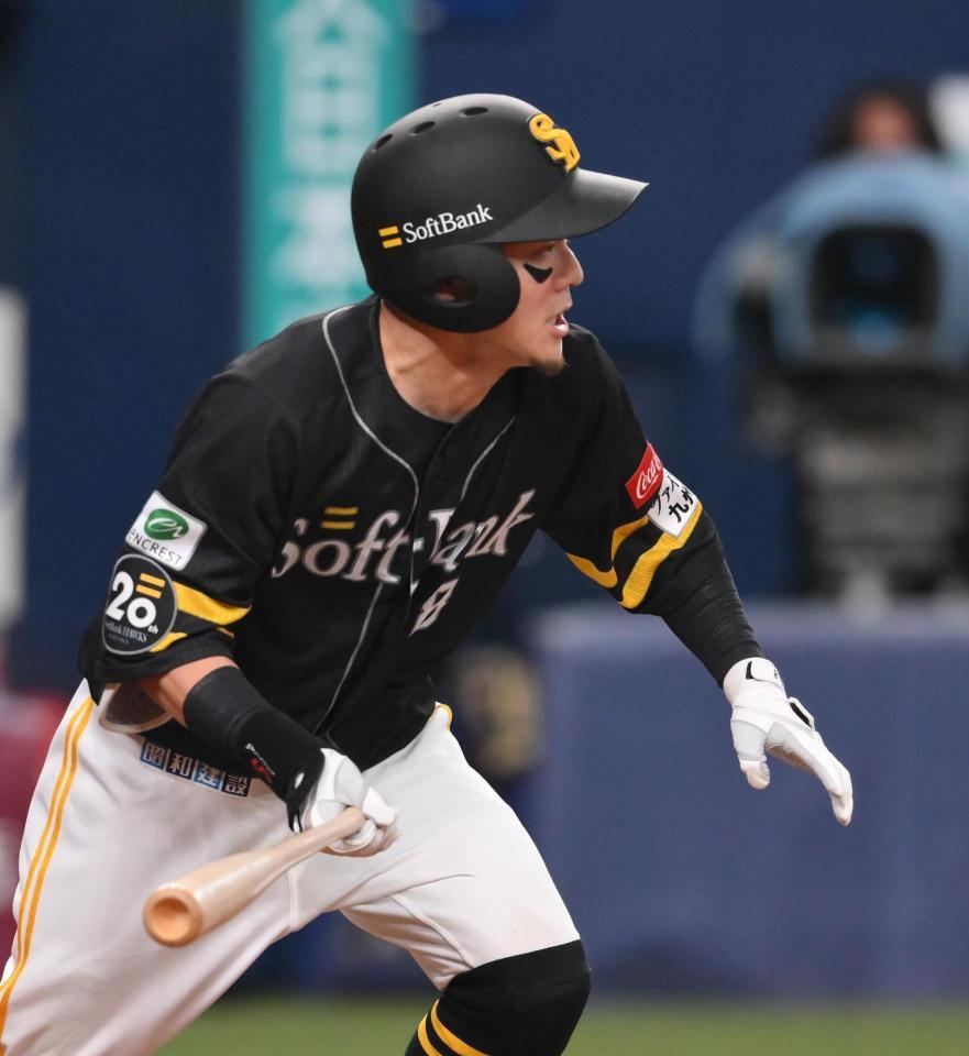 　２回、牧原大の遊ゴロの間に三走の今宮が先制の生還を放たす（撮影・西田忠信）