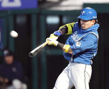 　３回、３ランを放つ水野