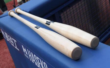 　ＳＳＫ社製の魚雷バット（撮影・佐藤厚）