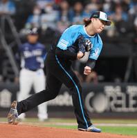 　西武戦に先発する山崎（撮影・中島達哉）