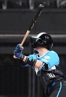 　１２回、代打郡司が右越えにサヨナラ２ランを放つ