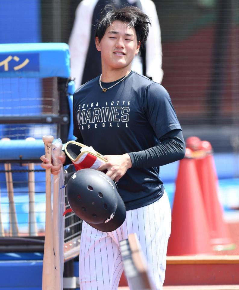 　打撃練習を終えた西川（撮影・開出牧）