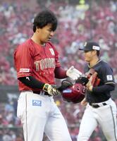 　４回、２死一塁で二ゴロに倒れた浅村