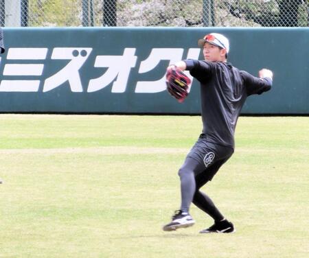 　１、２軍合同の投手練習に参加した戸郷