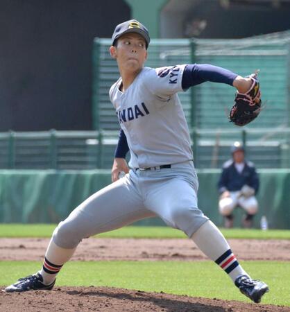 　先発して力投する京産大・由上