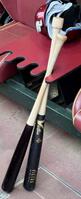 　辰己が使用する「こけしバット」とタイカッブ型のバット