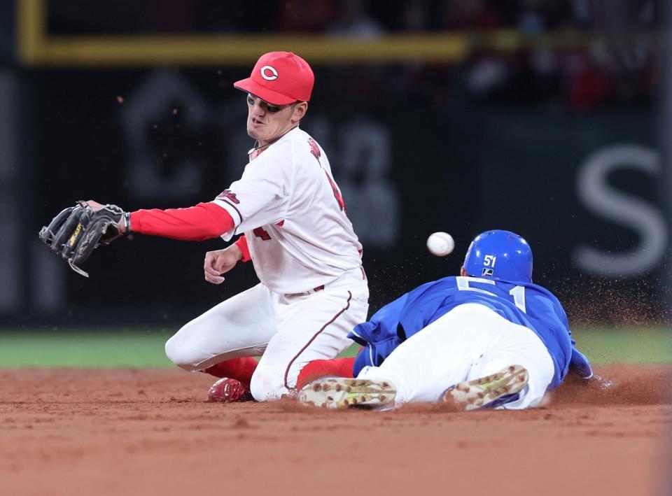 　３回、二盗を決める上林（撮影・市尻達拡）