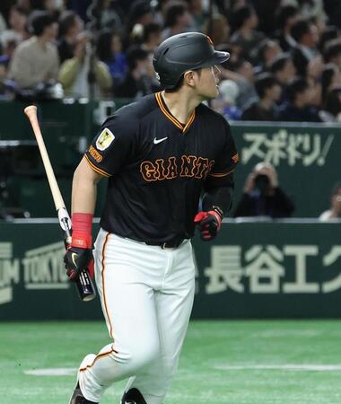 　５回、岡本が２打席連続本塁打となる２ランを放つ