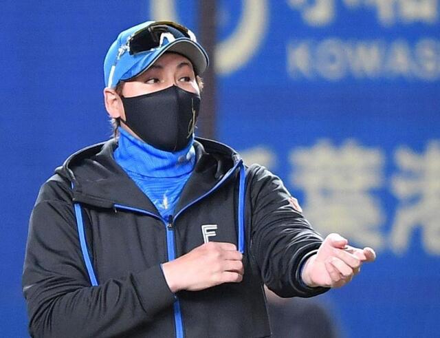 日本ハム・新庄監督 プロ1号のロッテ・山本に珍エール「相手チームだ