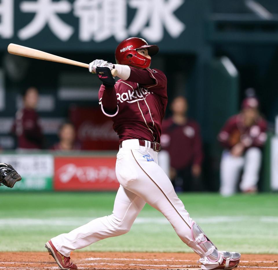 　３回、宗山はプロ１号の先制ソロ本塁打を放つ