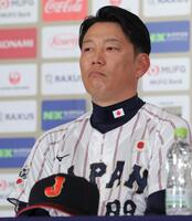 　会見に臨む侍ジャパン・井端監督（撮影・吉澤敬太）