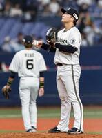 　７回、勝ち越し打を許した古田島