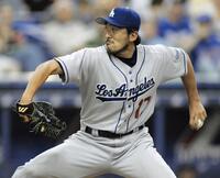 　エクスポズ戦に先発し、１２勝目を挙げたドジャースの石井＝ロイター・共同（２００４年）